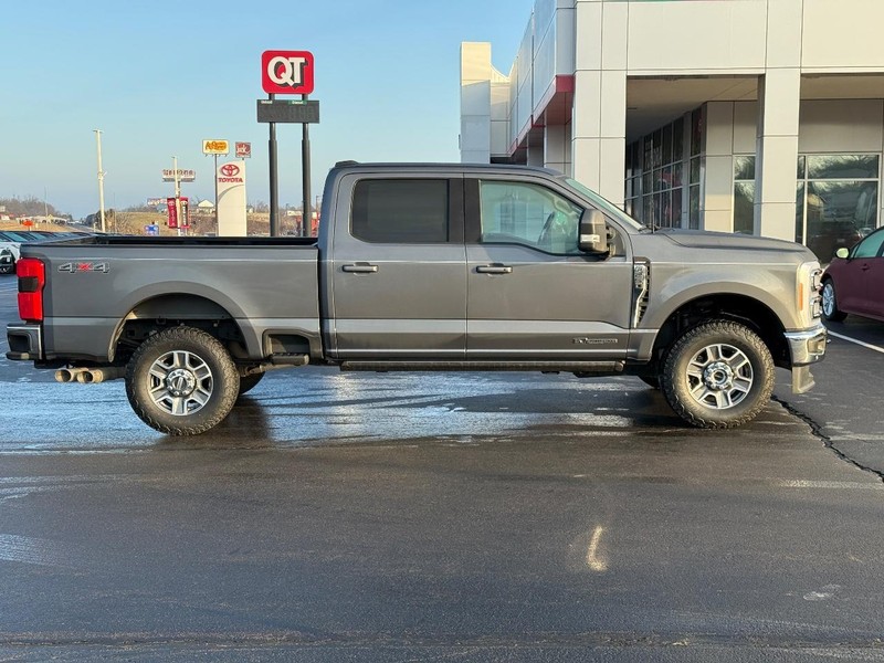 Ford Super Duty F-250 SRW Vehicle Image 2
