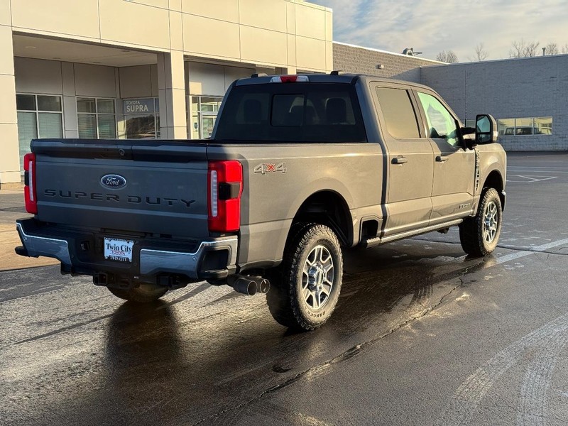 Ford Super Duty F-250 SRW Vehicle Image 3