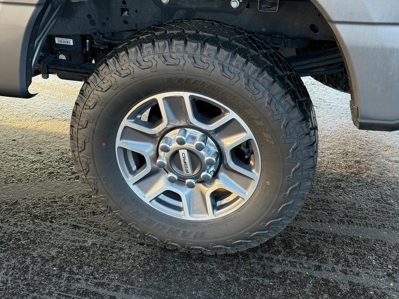 Ford Super Duty F-250 SRW Vehicle Image 7