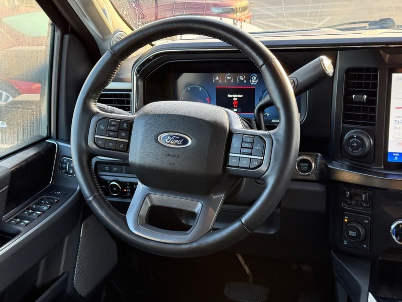 Ford Super Duty F-250 SRW Vehicle Image 12