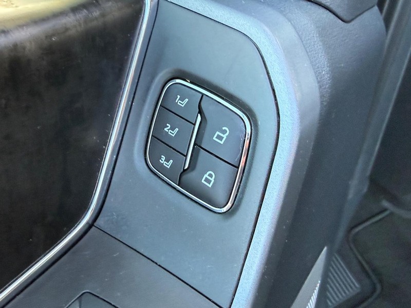 Ford Super Duty F-250 SRW Vehicle Image 15