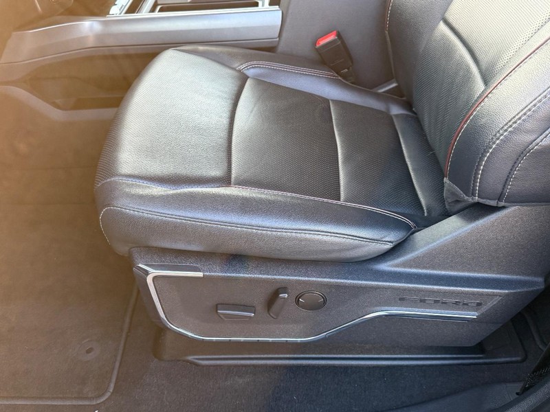 Ford Super Duty F-250 SRW Vehicle Image 16