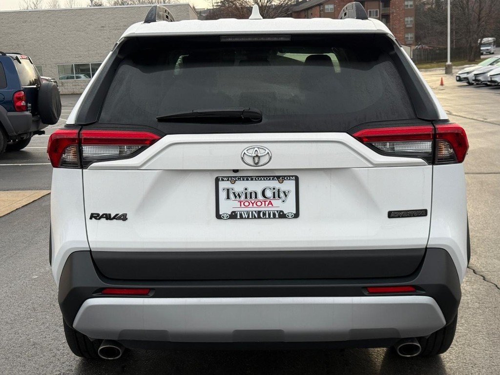 Toyota RAV4 Vehicle Image 5