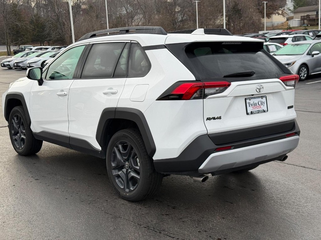 Toyota RAV4 Vehicle Image 7