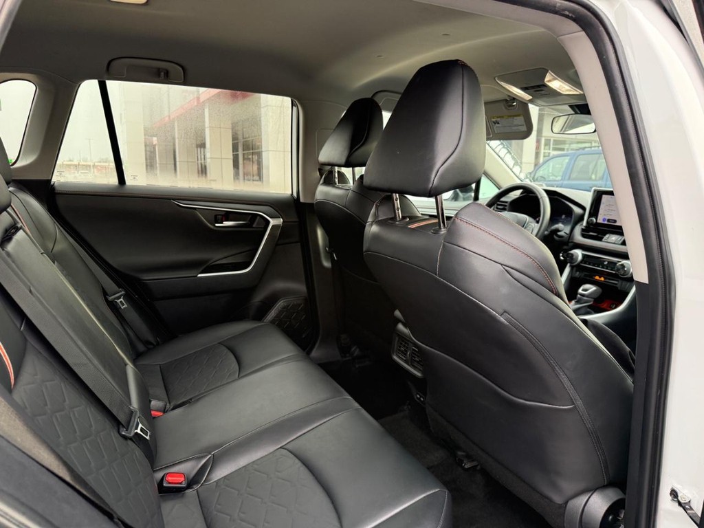Toyota RAV4 Vehicle Image 11