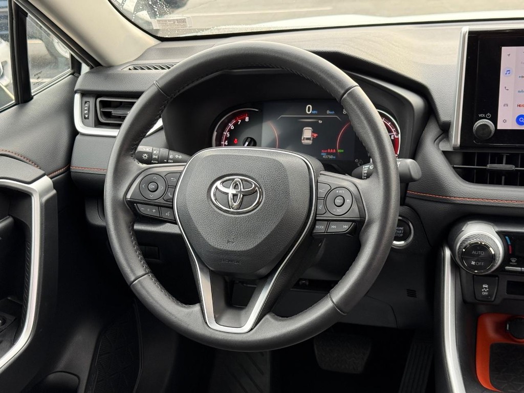 Toyota RAV4 Vehicle Image 13