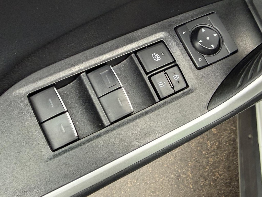 Toyota RAV4 Vehicle Image 15