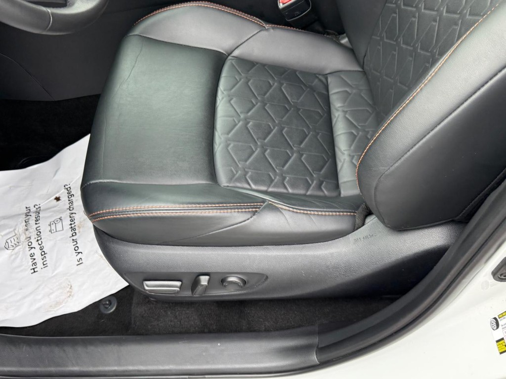 Toyota RAV4 Vehicle Image 16