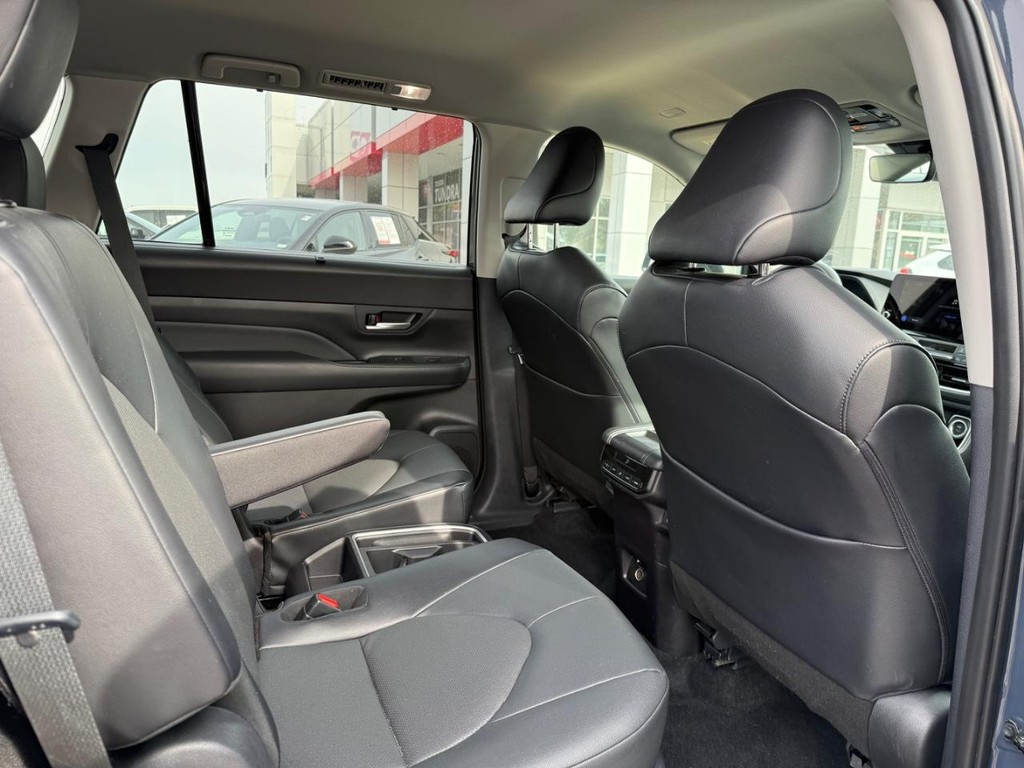 Toyota Grand Highlander Vehicle Image 12
