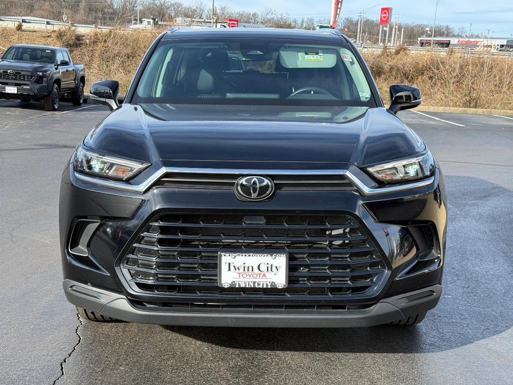 Toyota Grand Highlander Vehicle Image 9