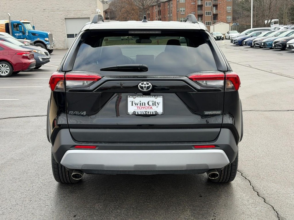 Toyota RAV4 Vehicle Image 4