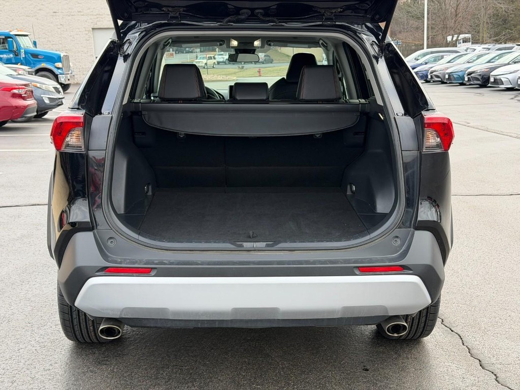 Toyota RAV4 Vehicle Image 5