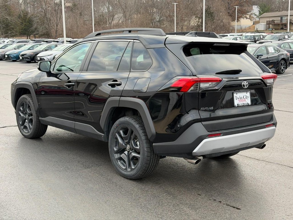 Toyota RAV4 Vehicle Image 6