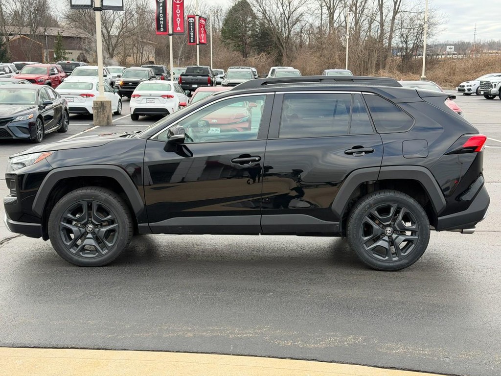 Toyota RAV4 Vehicle Image 7