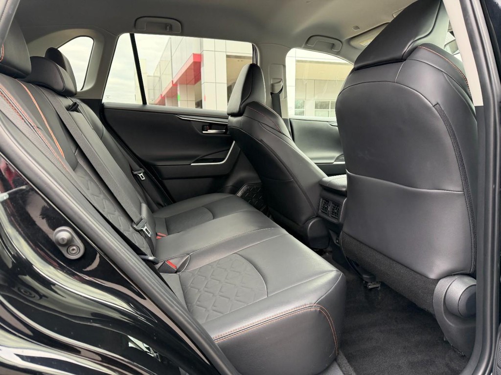 Toyota RAV4 Vehicle Image 9