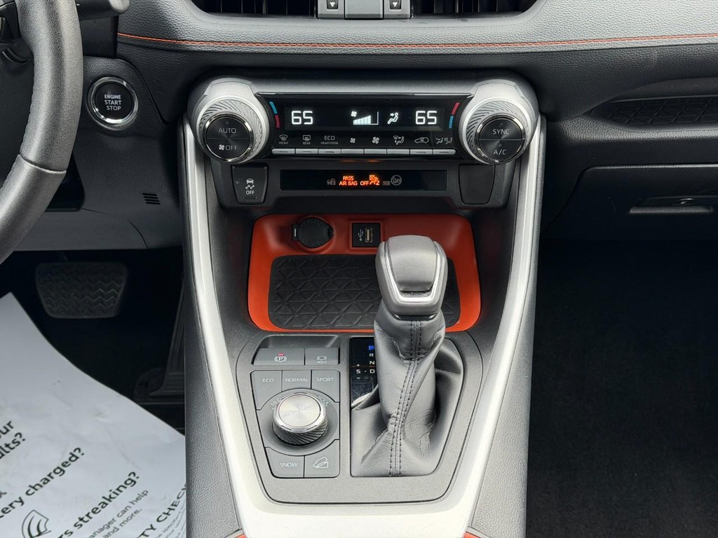 Toyota RAV4 Vehicle Image 12