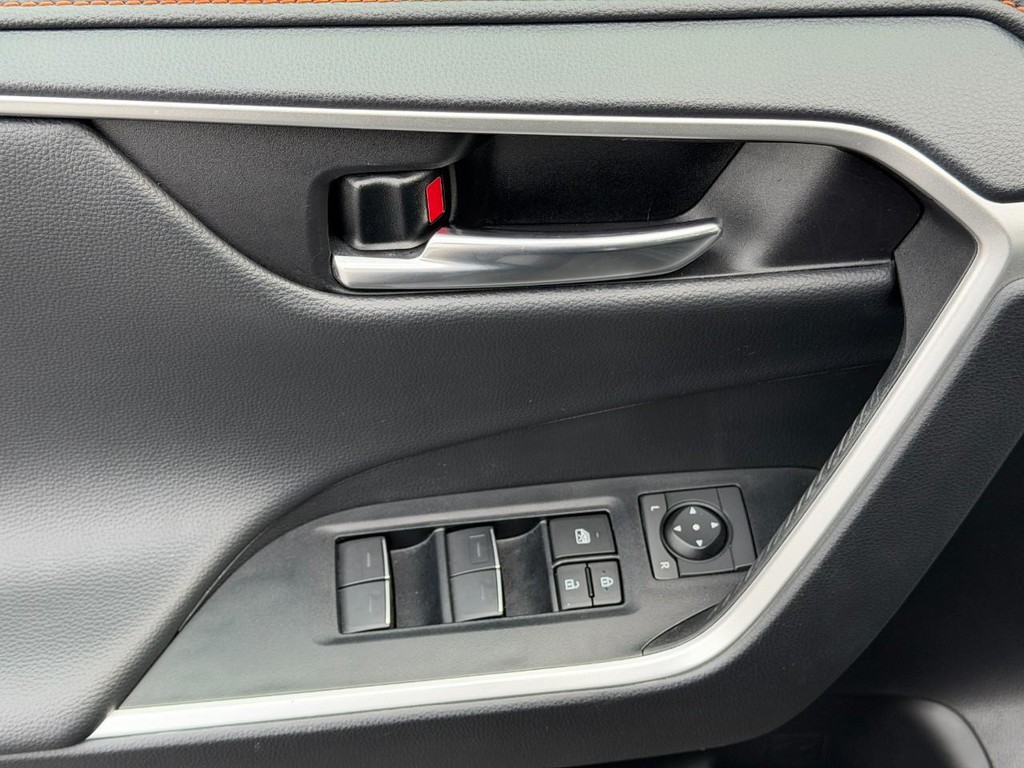 Toyota RAV4 Vehicle Image 14