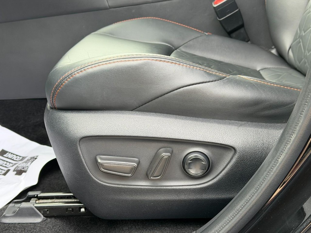 Toyota RAV4 Vehicle Image 15