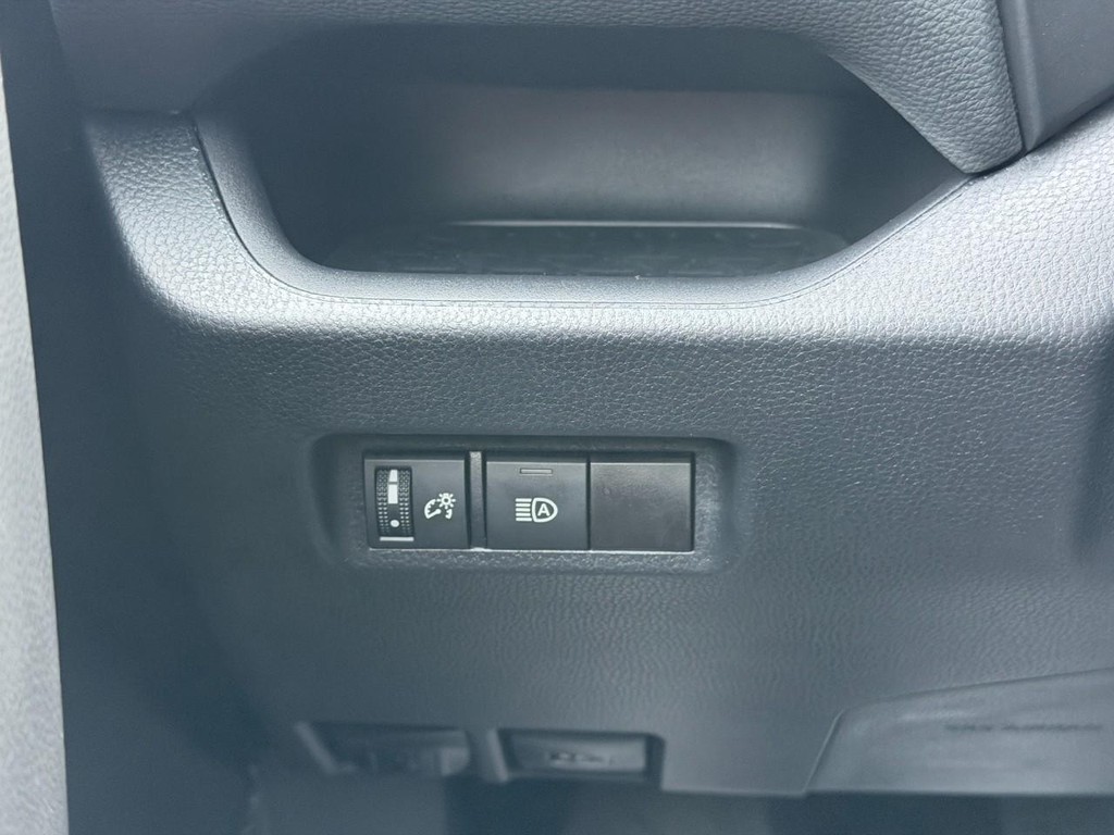 Toyota RAV4 Vehicle Image 16