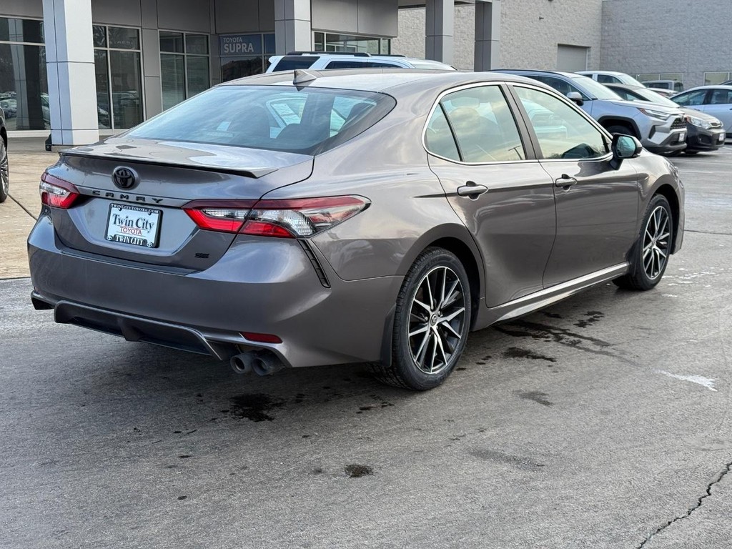 Toyota Camry Vehicle Image 3