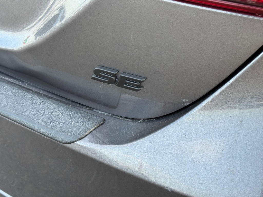 Toyota Camry Vehicle Image 5