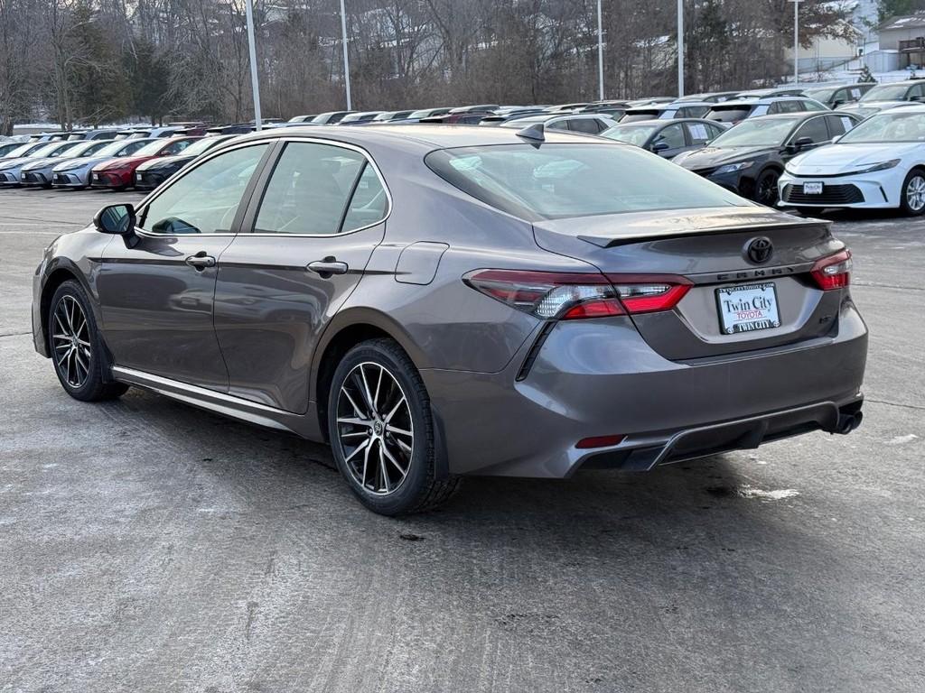 Toyota Camry Vehicle Image 6