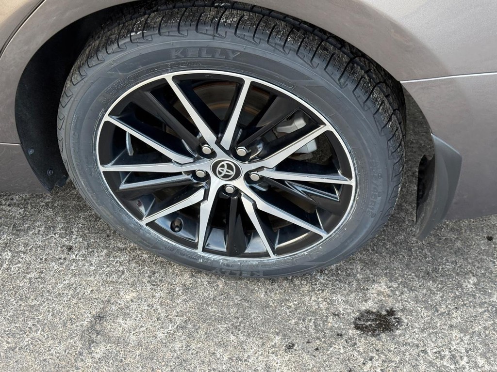 Toyota Camry Vehicle Image 7