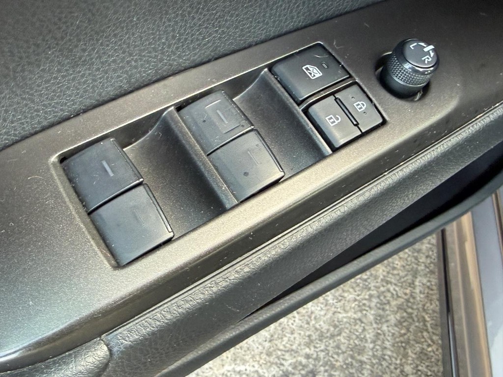 Toyota Camry Vehicle Image 14