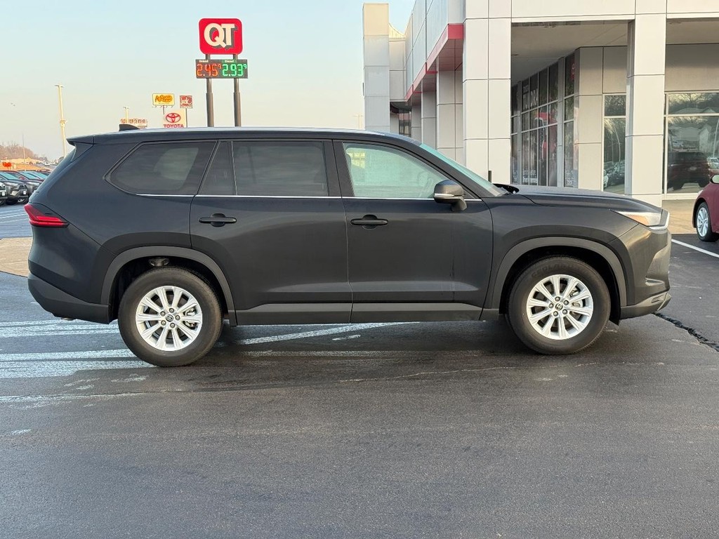 Toyota Grand Highlander Vehicle Image 2