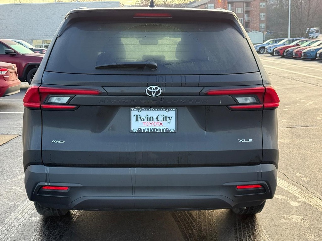 Toyota Grand Highlander Vehicle Image 5