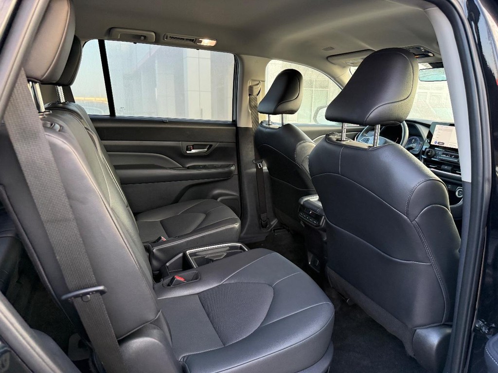 Toyota Grand Highlander Vehicle Image 12