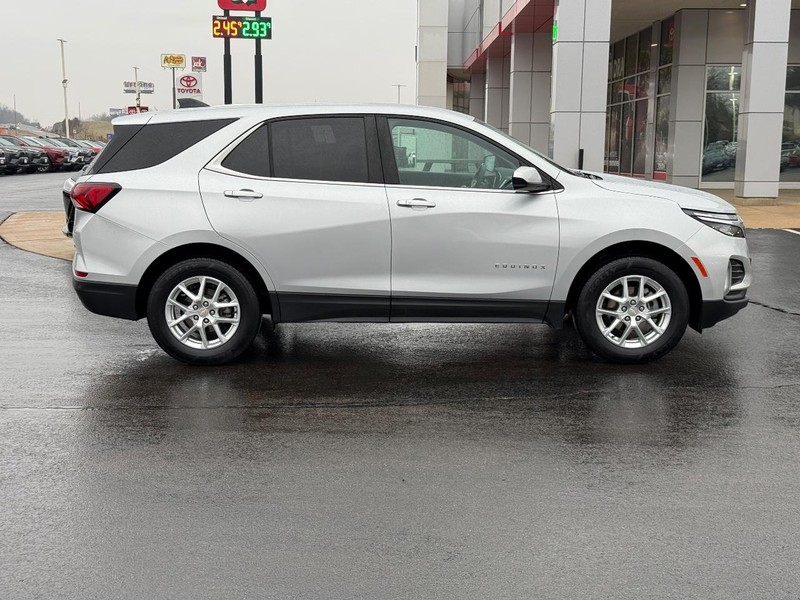 Chevrolet Equinox Vehicle Full-screen Gallery Image 02