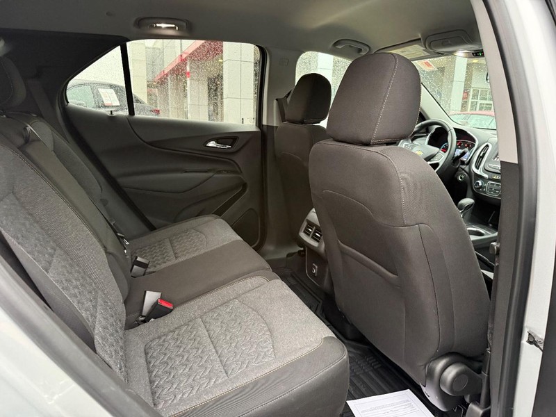 Chevrolet Equinox Vehicle Full-screen Gallery Image 10