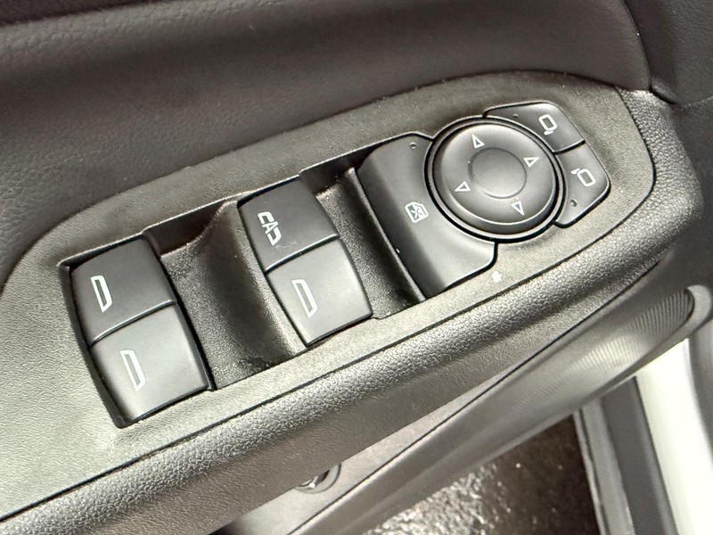 Chevrolet Equinox Vehicle Full-screen Gallery Image 14