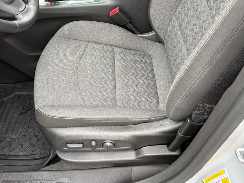 Chevrolet Equinox Vehicle Full-screen Gallery Image 15