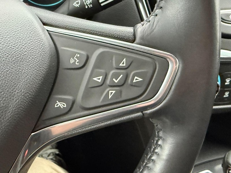 Chevrolet Equinox Vehicle Full-screen Gallery Image 17