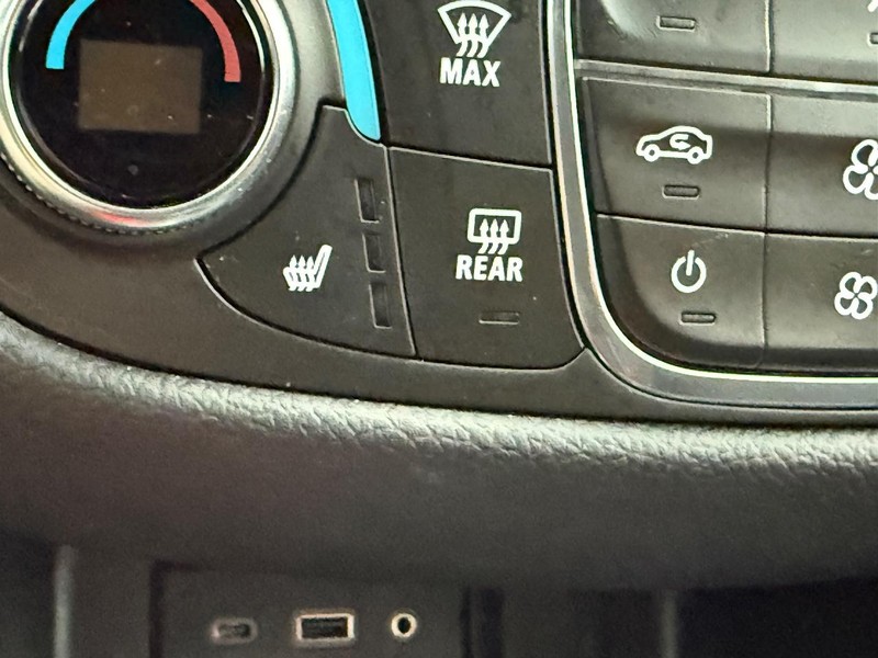 Chevrolet Equinox Vehicle Full-screen Gallery Image 21