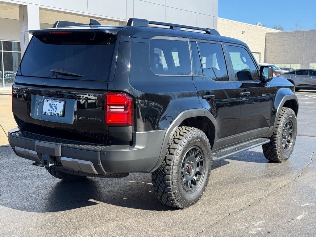 Toyota Land Cruiser Vehicle Image 3