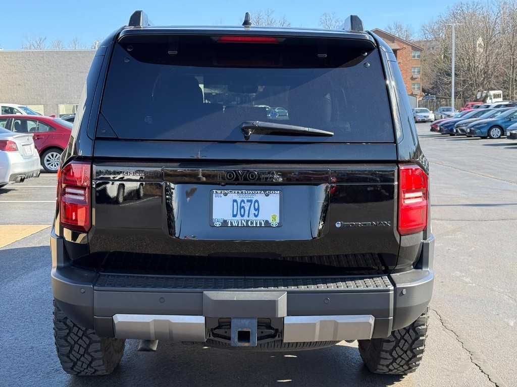 Toyota Land Cruiser Vehicle Image 5