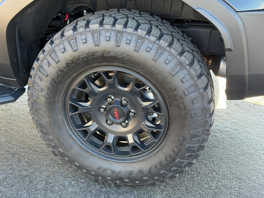 Toyota Land Cruiser Vehicle Image 7