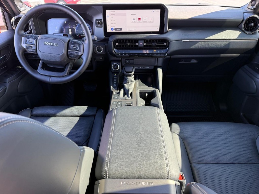 Toyota Land Cruiser Vehicle Image 11