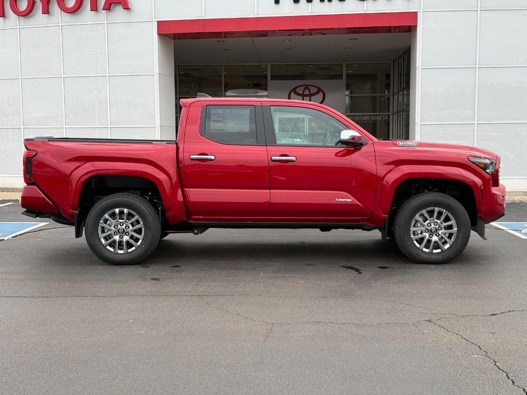 Toyota Tacoma 4WD Vehicle Image 2