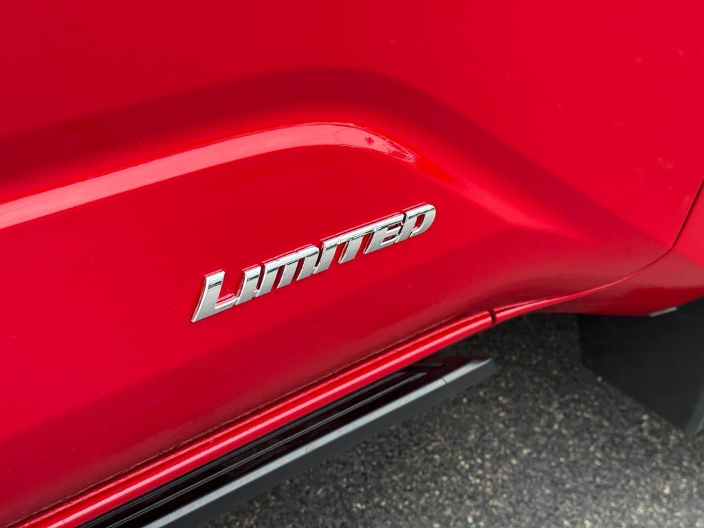 Toyota Tacoma 4WD Vehicle Image 5