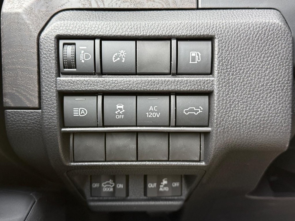 Toyota Tacoma 4WD Vehicle Image 12