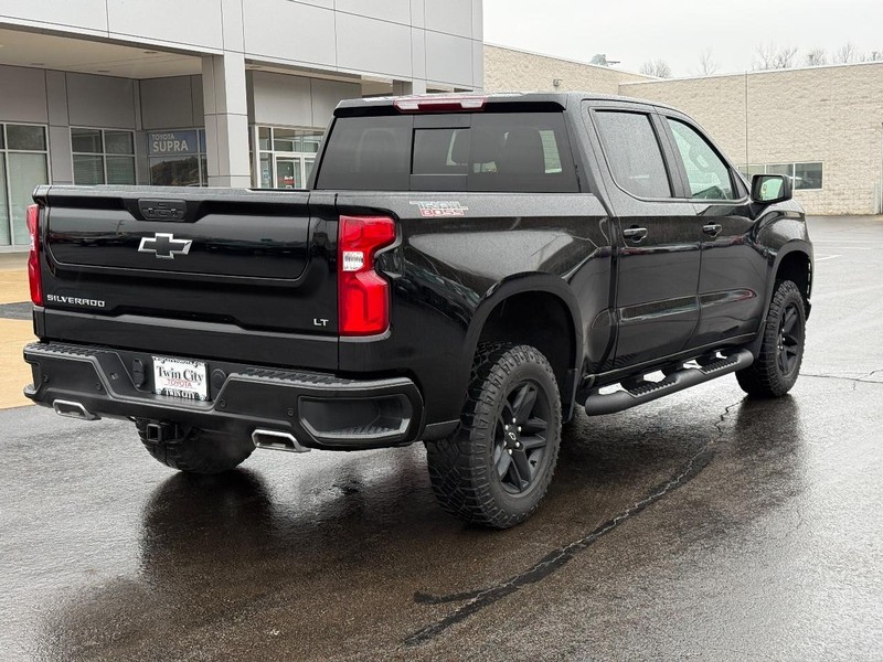 Chevrolet Silverado 1500 LTD Vehicle Full-screen Gallery Image 03
