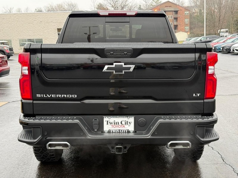 Chevrolet Silverado 1500 LTD Vehicle Full-screen Gallery Image 05