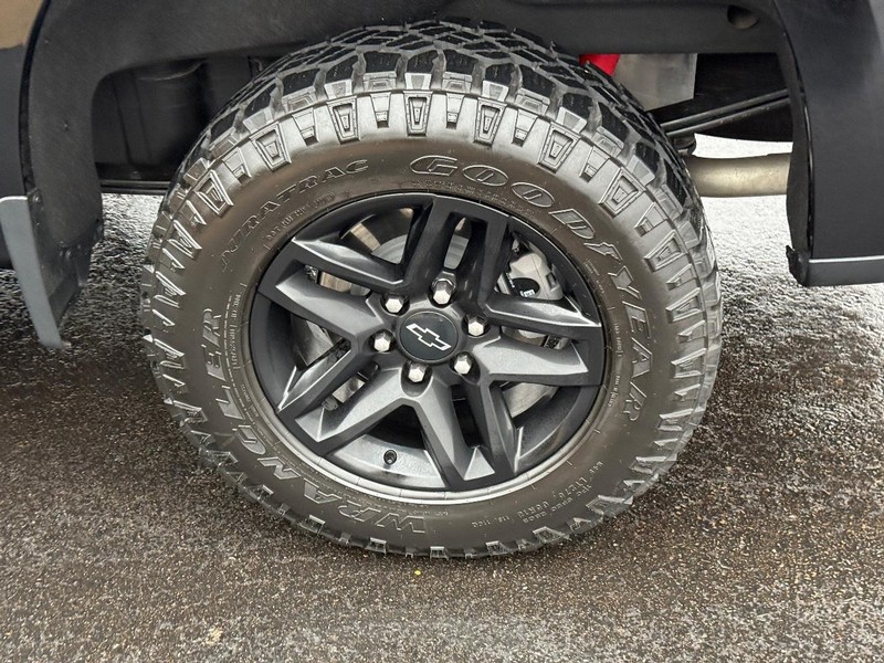 Chevrolet Silverado 1500 LTD Vehicle Full-screen Gallery Image 08