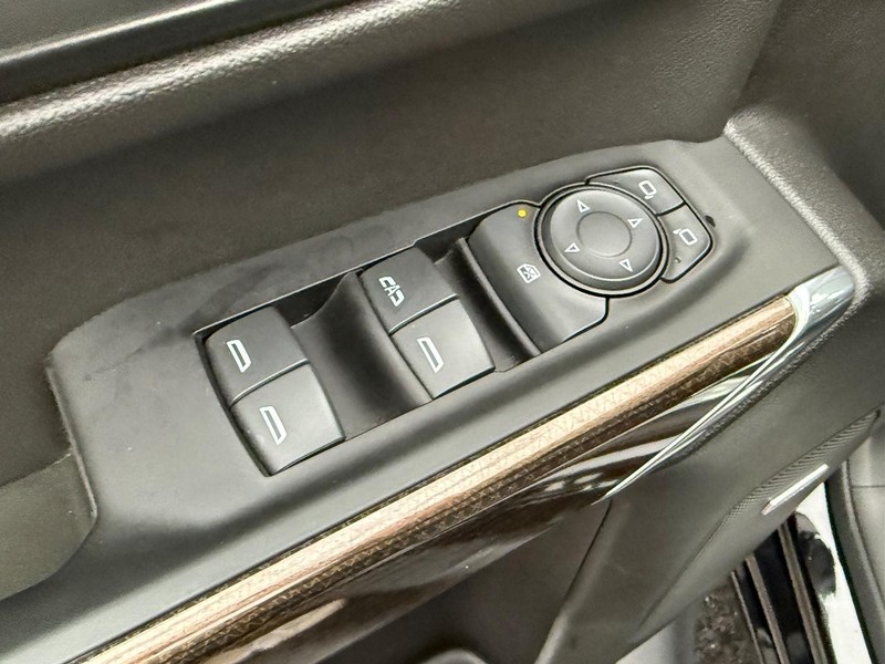 Chevrolet Silverado 1500 LTD Vehicle Full-screen Gallery Image 16