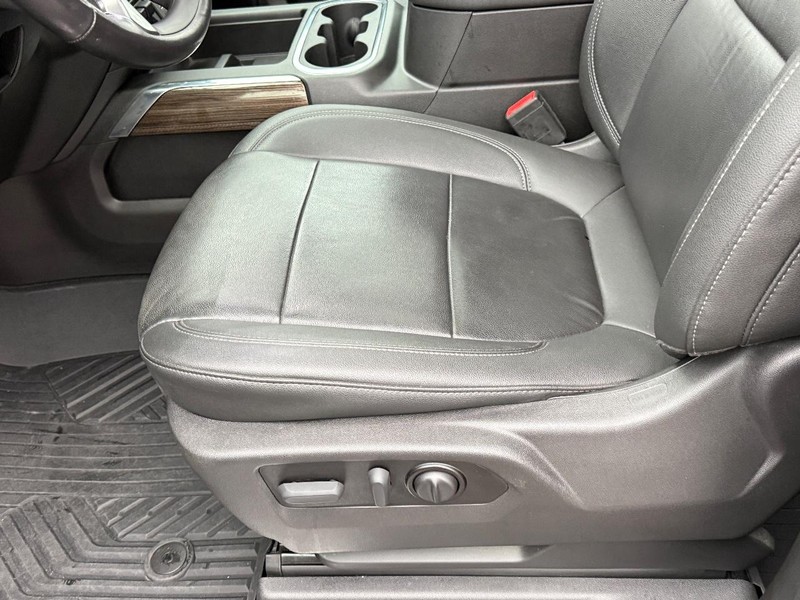 Chevrolet Silverado 1500 LTD Vehicle Full-screen Gallery Image 17