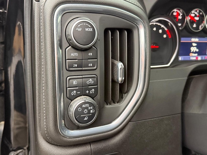 Chevrolet Silverado 1500 LTD Vehicle Full-screen Gallery Image 18